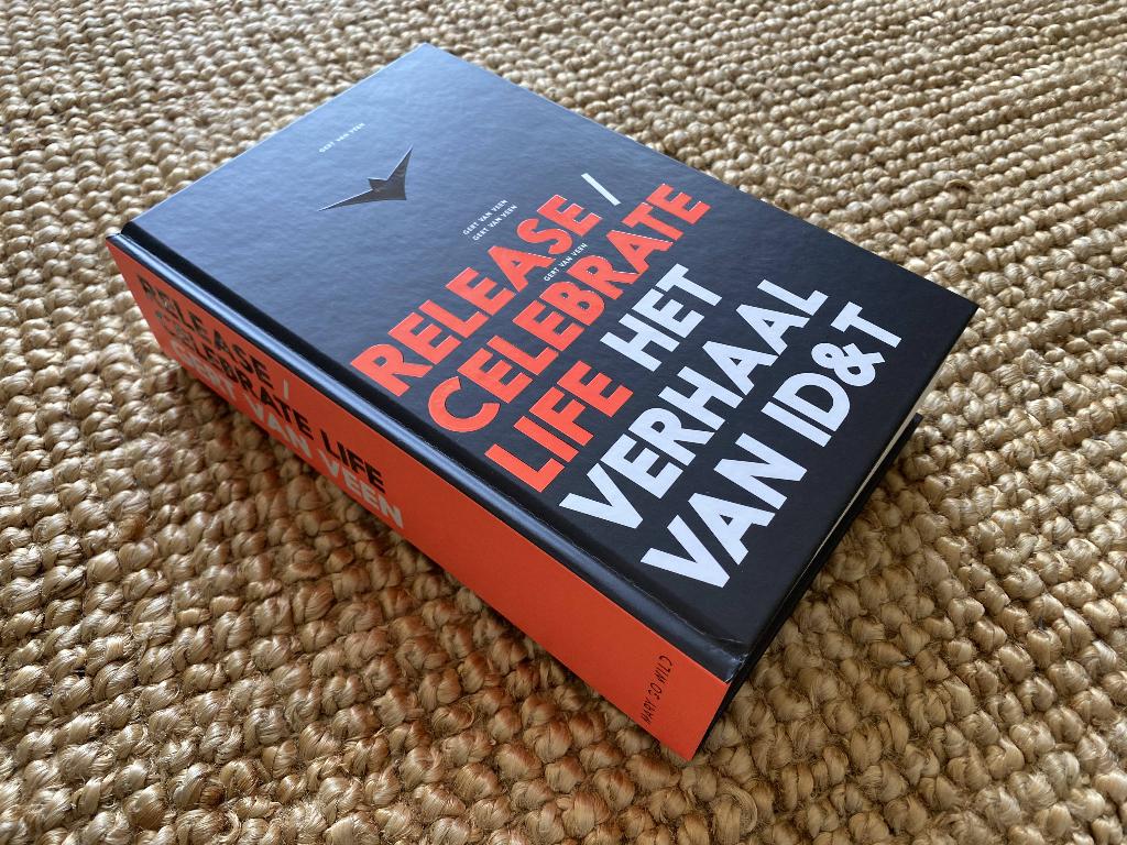 Boek: Release/Celebrate Life — Het verhaal van ID&T, Gert van Veen, Ophalen of Verzenden, Zo goed als nieuw, Algemeen