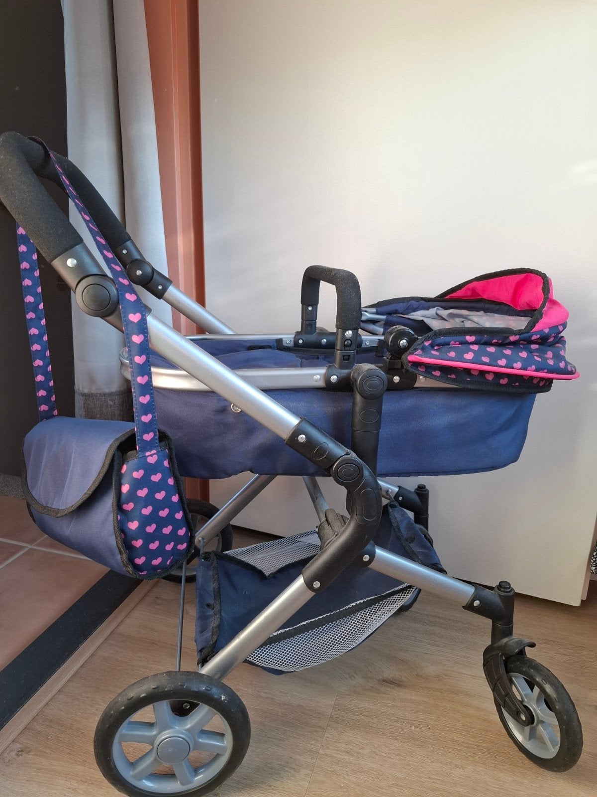 Poppenwagen met accessoires - Blauw/Roze met hartjes, Ophalen, Gebruikt, Babypop