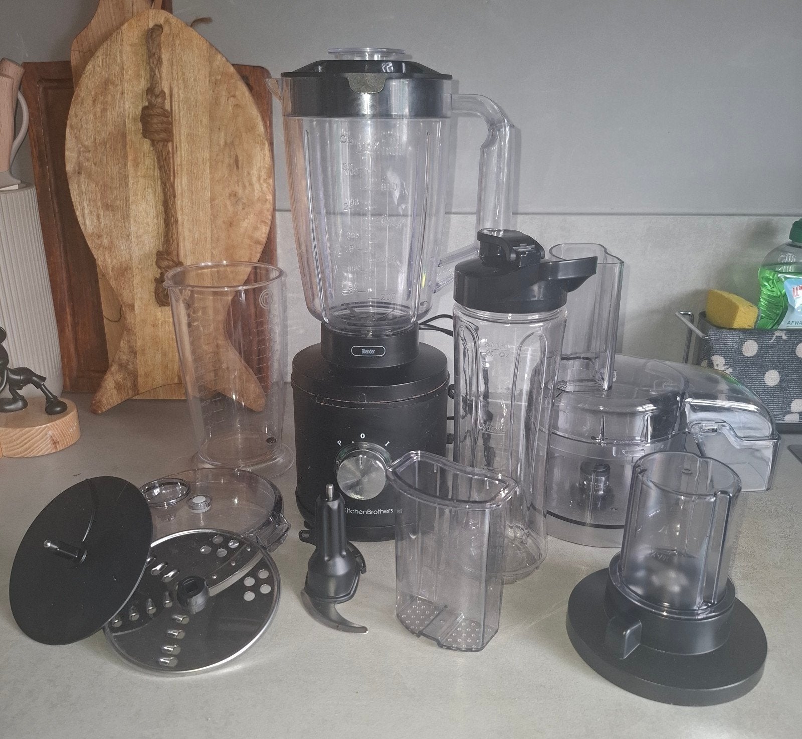 Zwarte keukenmachine met blender en accessoires, 1 tot 2 liter, Ophalen of Verzenden, Gebruikt, 2 snelheden
