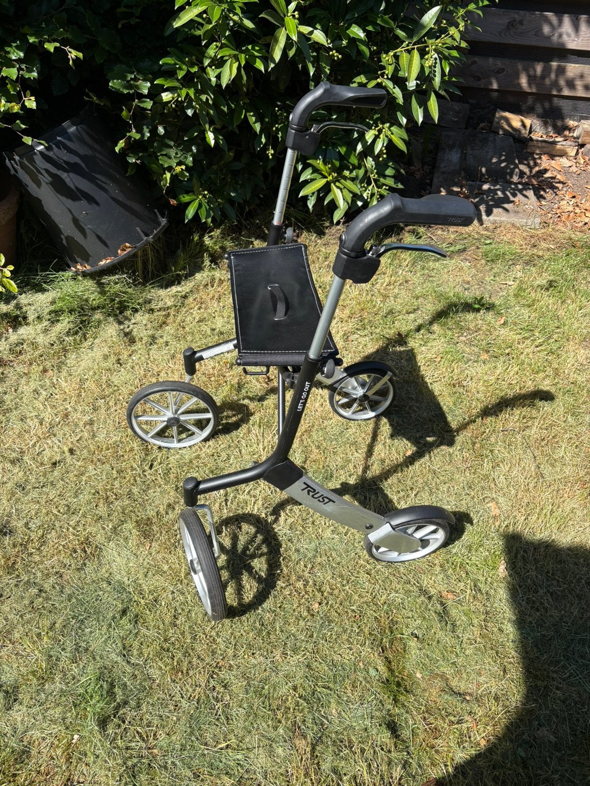 Zwarte trust rollator, Ophalen, Opvouwbaar, Gebruikt