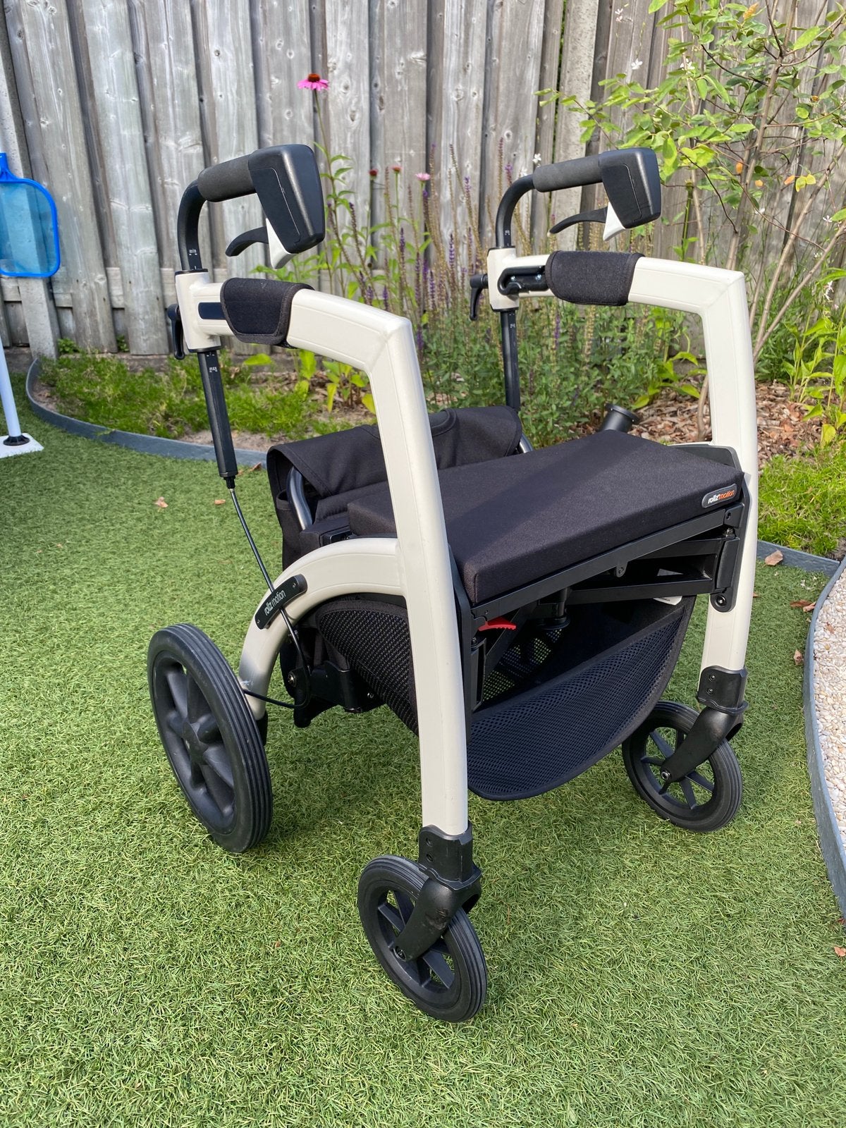 Rollz Motion (rollator en duwrolstoel in één) - Nieuwstaat!, Diversen, Rollators, Zo goed als nieuw, Lichtgewicht, Opvouwbaar
