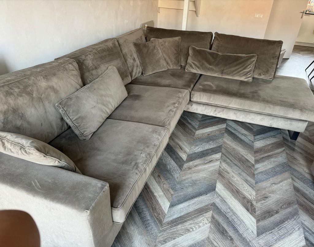 Mooie taupe hoekbank, Huis en Inrichting, Banken | Bankstellen, Ophalen, 250 tot 300 cm, Gebruikt, 100 tot 125 cm