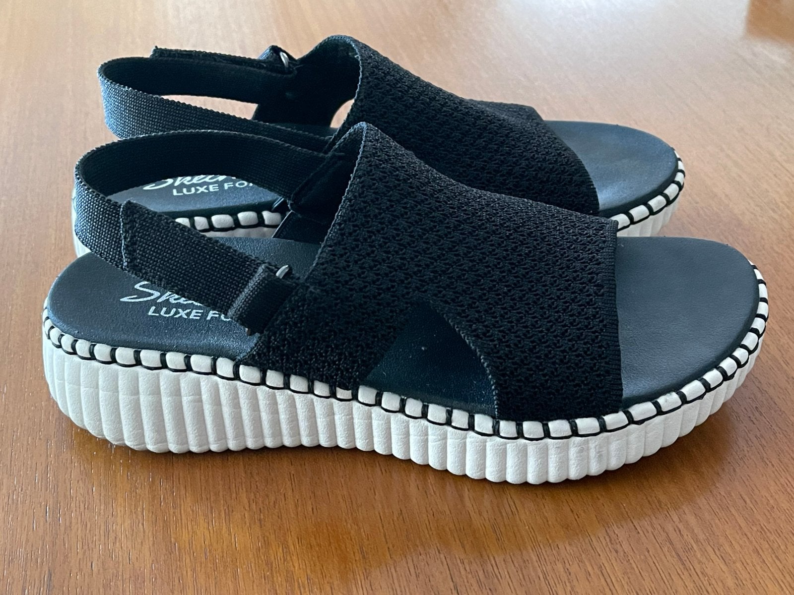 Skechers Wilshire Blvd sandalen maat 37 (als nieuw), Ophalen of Verzenden, Zo goed als nieuw, Zwart, Sandalen of Muiltjes