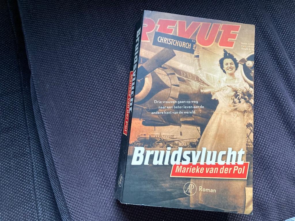 👰🏻 Marieke van der Pol - Bruidsvlucht, Boeken, Romans, Zo goed als nieuw, Ophalen of Verzenden