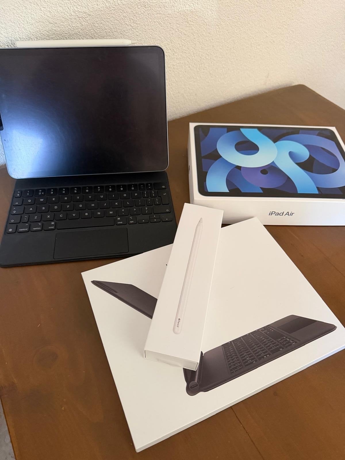 Apple iPad Air (4e generatie) 64GB Wi-Fi met accessoires, Computers en Software, Apple iPads, 10 inch, Apple iPad Air, Ophalen of Verzenden