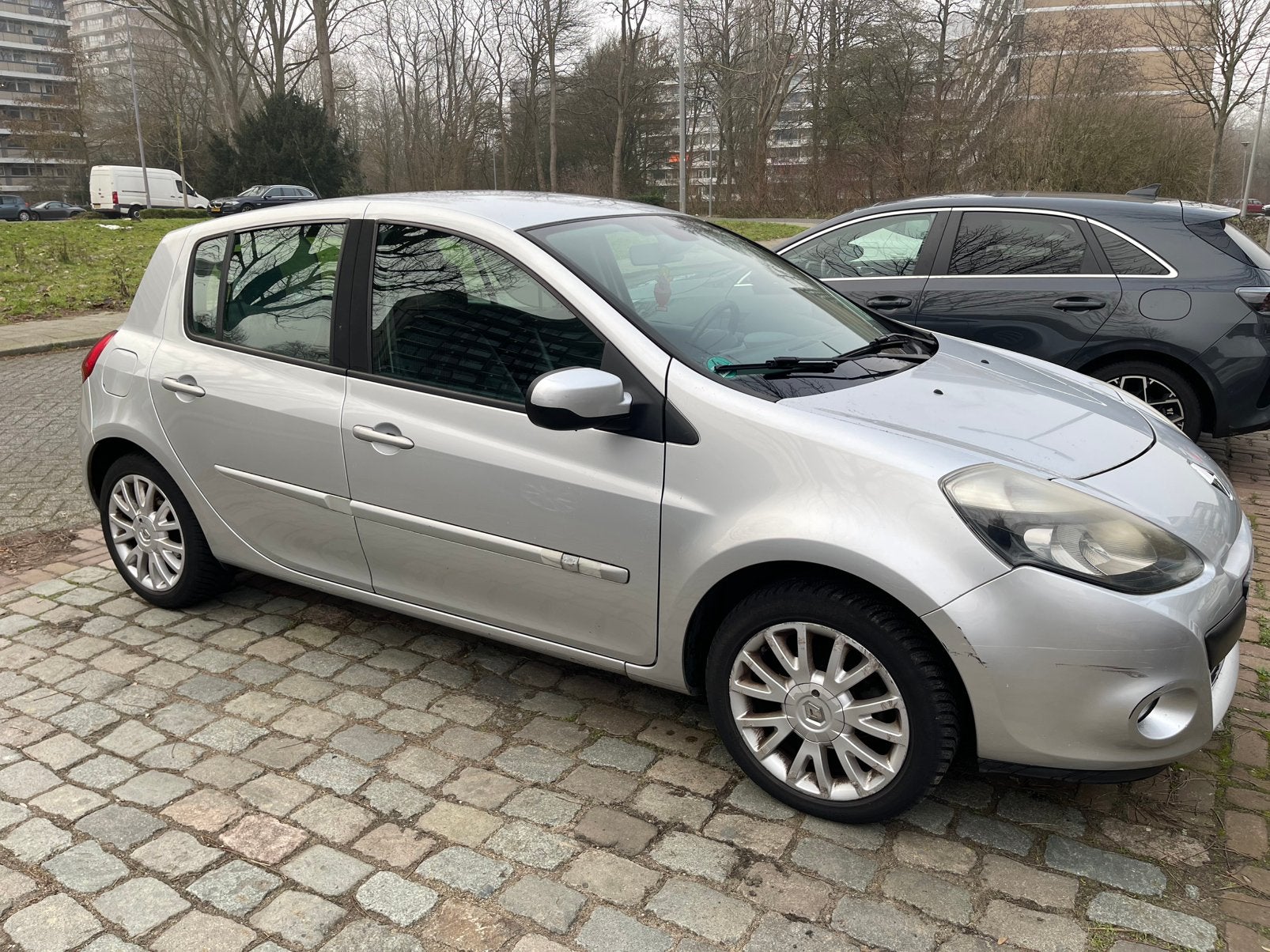 Renault Clio 1.6 16V 82KW GRIJS AUTOM., Auto's, Renault, 535 kg, 4 cilinders, 1165 kg, 1200 kg