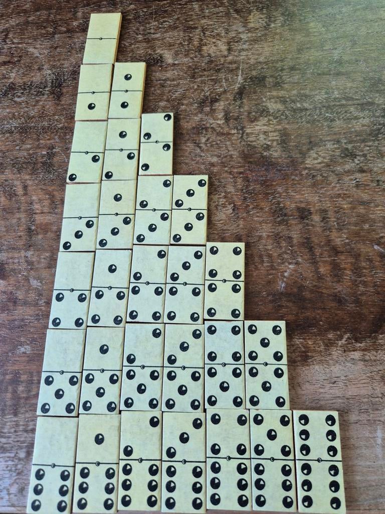 Vintage Houten Domino's in Kartonnen Opbergdoos, Een of twee spelers, Ophalen of Verzenden, Gebruikt