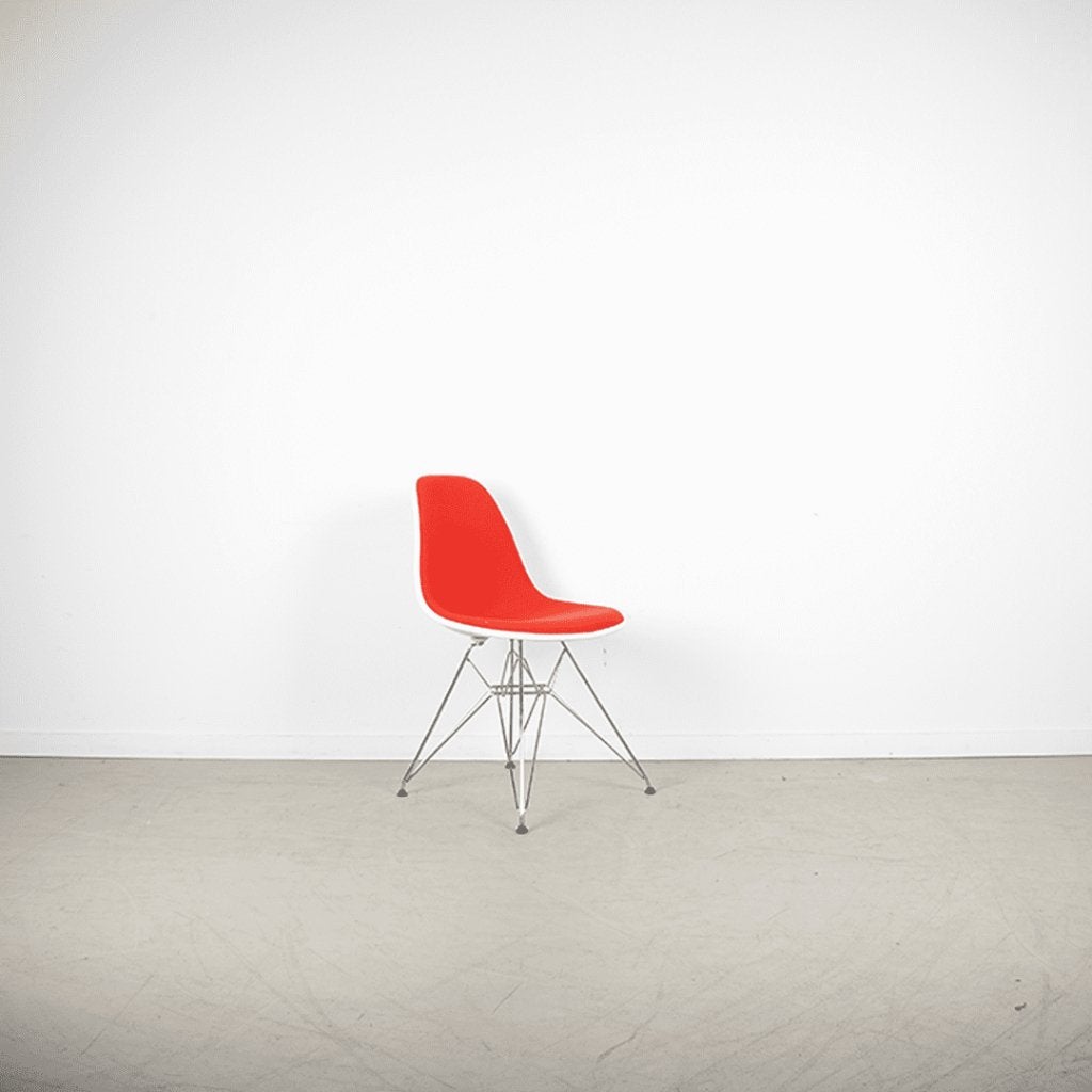 Vitra Eames DSR Stoel Wit/Rood Stof - Chroom, Niet ingevuld, Zo goed als nieuw, Niet ingevuld, Niet ingevuld