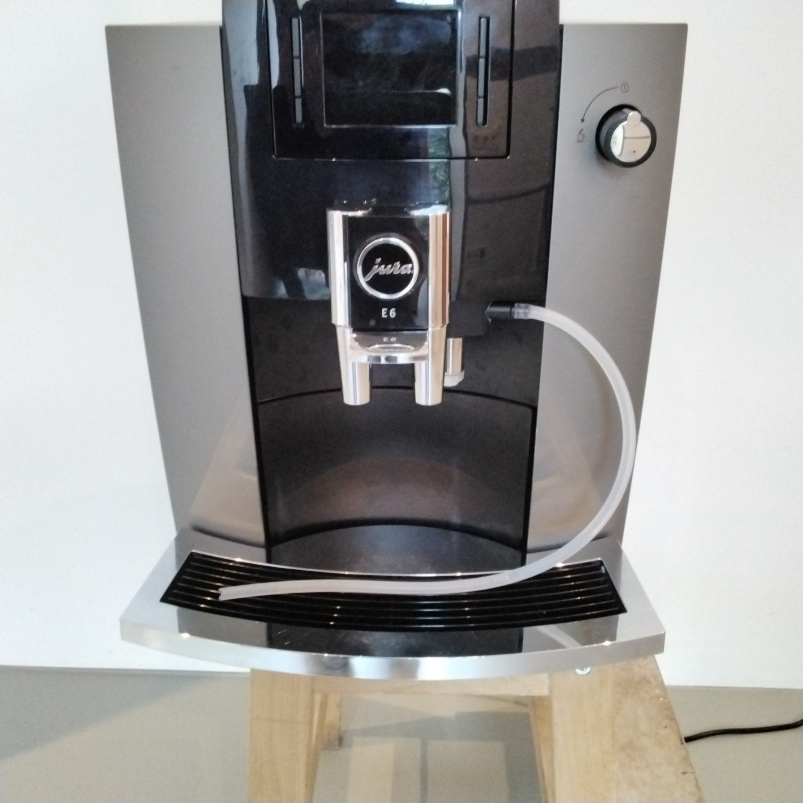 Gereviseerde Jura E6 koffiemachine., Ophalen, Afneembaar waterreservoir, Gebruikt, Koffiemachine