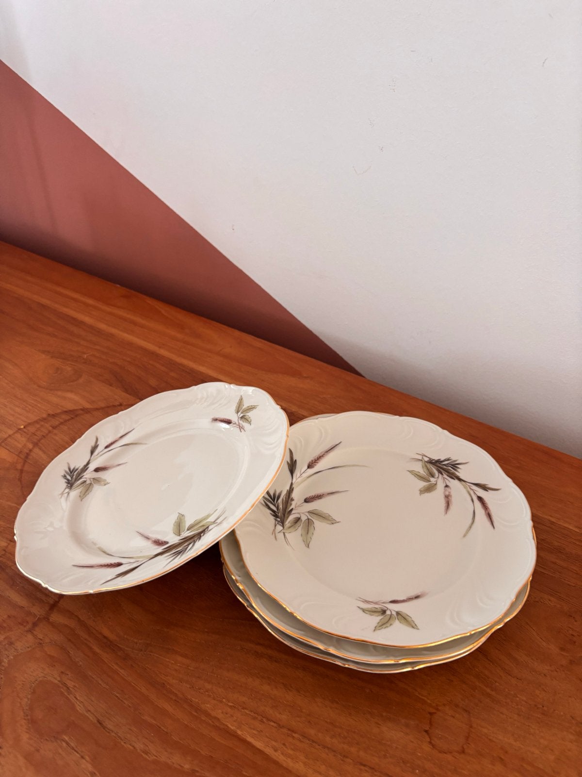 Set van 2 kunstof vierkante borden met reliëf, Huis en Inrichting, Ophalen, Kunststof, Gebruikt, Vintage