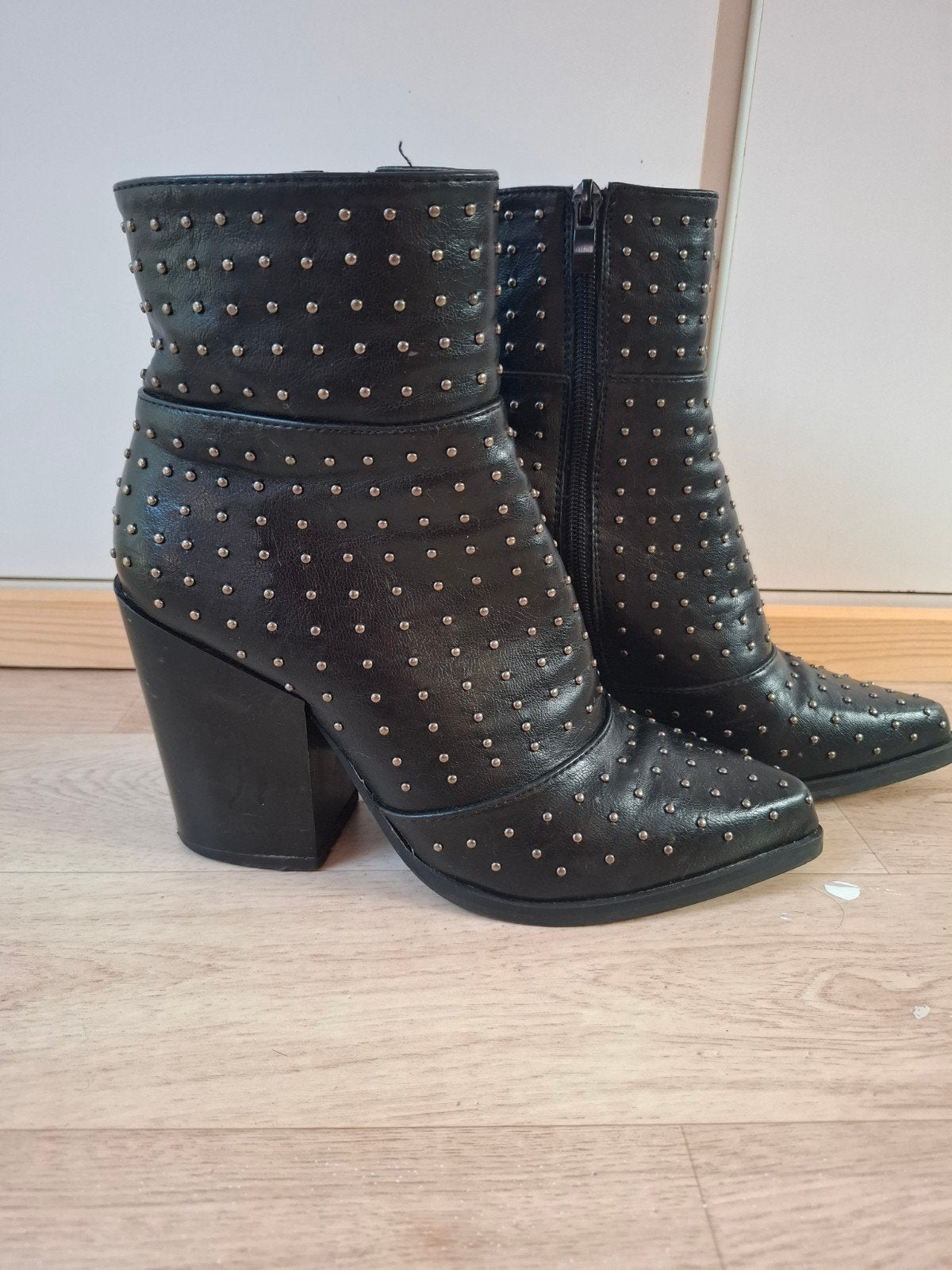 Guts en Gusto Enkellaarsjes Zwart met Studs - Maat 38, Zwart, Ophalen of Verzenden, Zo goed als nieuw, Guts en Gusto