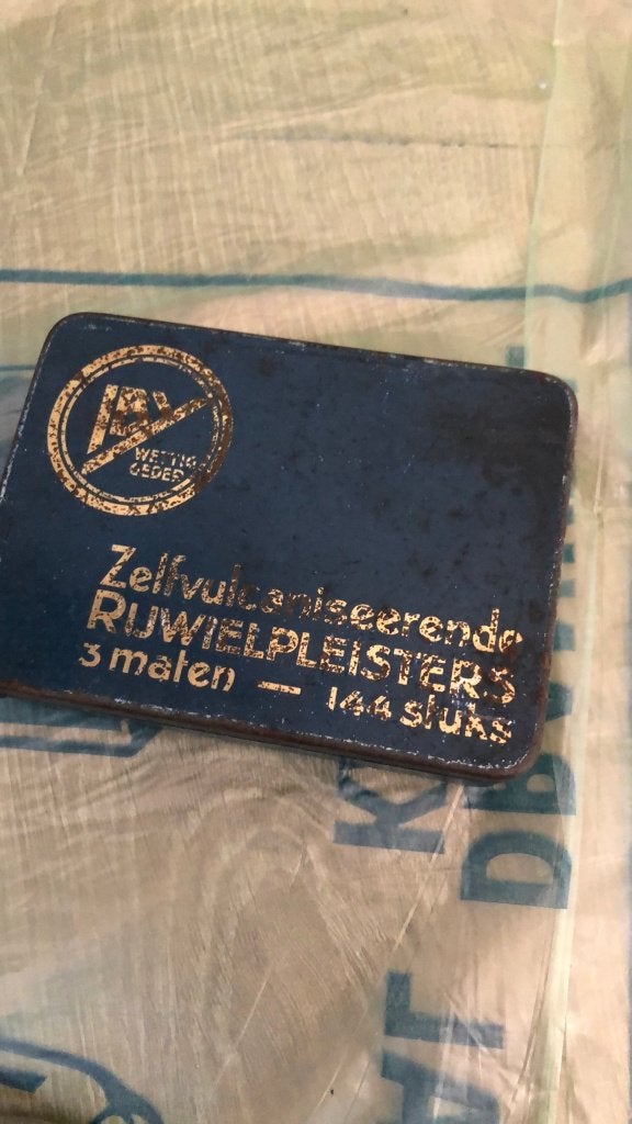 Oud blik jaren 50 met inhoud, Verzamelen, Ophalen of Verzenden, Gebruikt, Overige