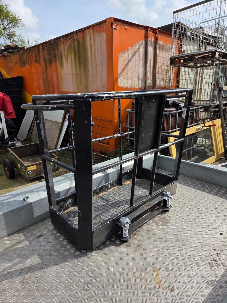 Manbak korf hoogwerker Hinowa Goldlift safetylift 14.70, Zakelijke goederen, Machines en Bouw | Liften, Steigers en Ladders, Ophalen of Verzenden