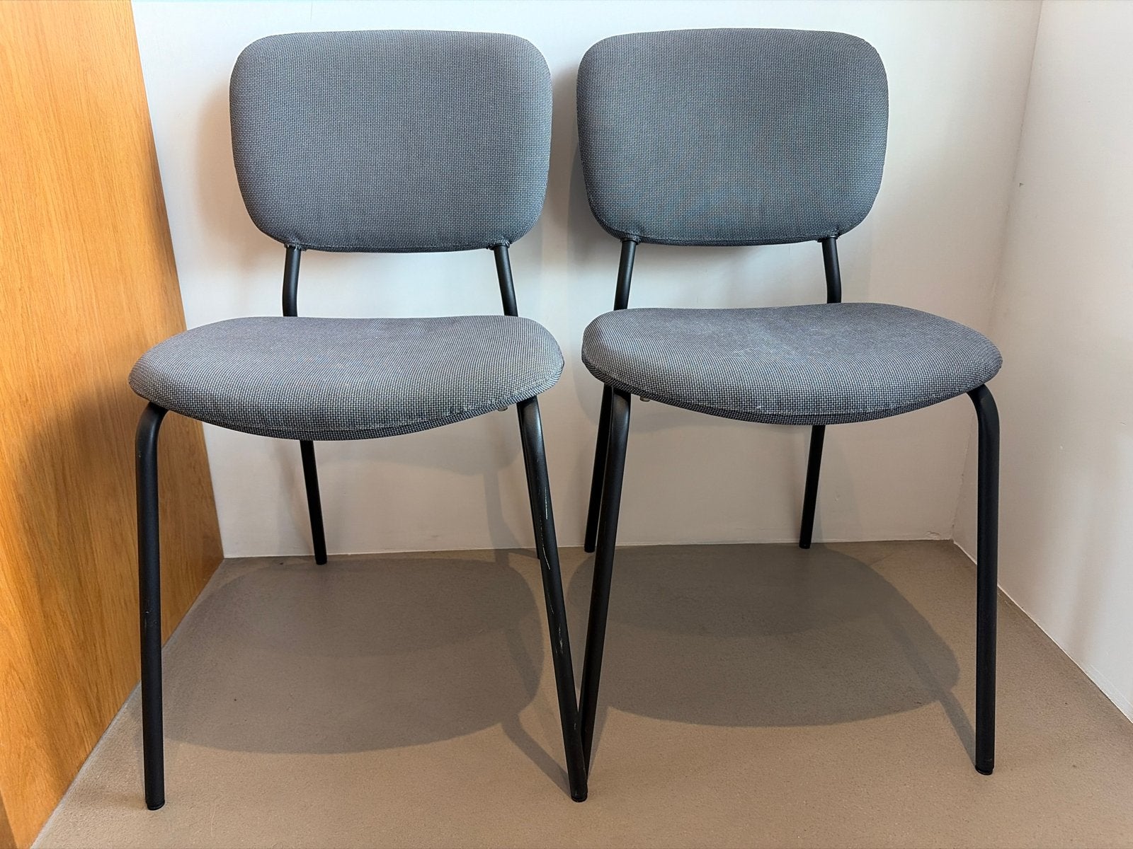 Set van 2 grijze ikea stoelen met stoffen bekleding, Huis en Inrichting, Ophalen, Gebruikt, Twee, Metaal