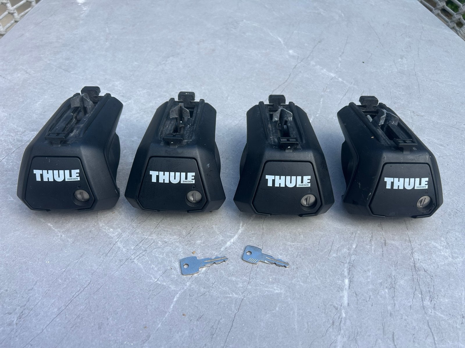 Thule 7104 dakdrager voetenset met sleutels, Auto diversen, Ophalen, Gebruikt
