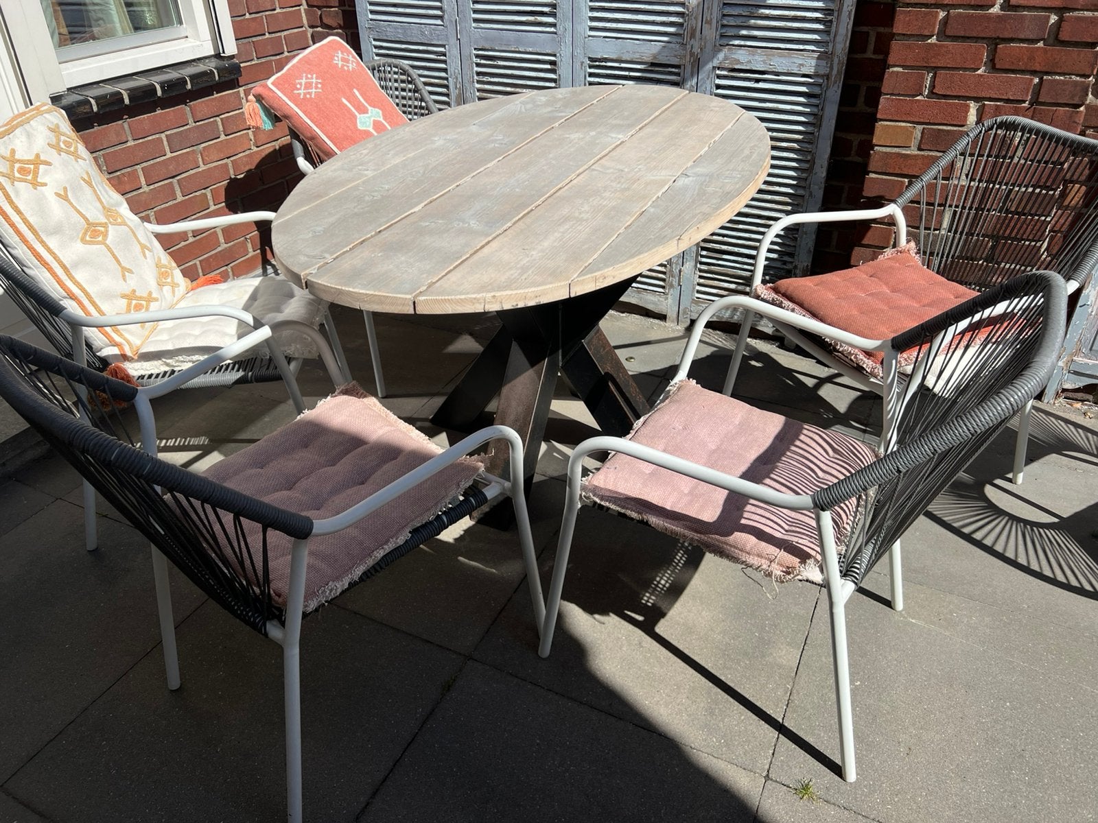 4-5 Tuinstoelen wit grijs stapelbaar, Ophalen, 5 zitplaatsen, Kunststof, Gebruikt