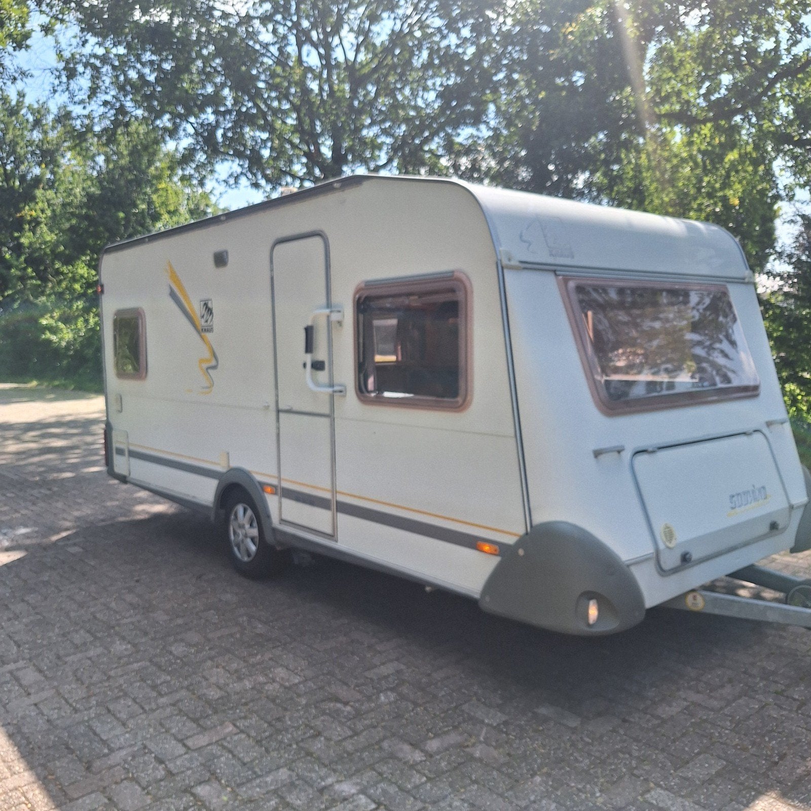 Knaus Sudwind 450, Voortent, Bovag 2024, Mover, Douche, Omvormbare zithoek, Rondzit, Bedrijf, 4 tot 5 meter