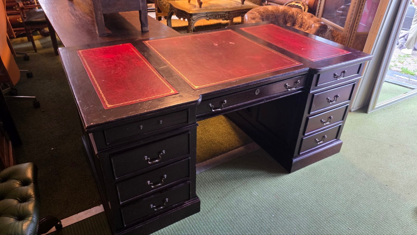 Mahonie Chesterfield bureau