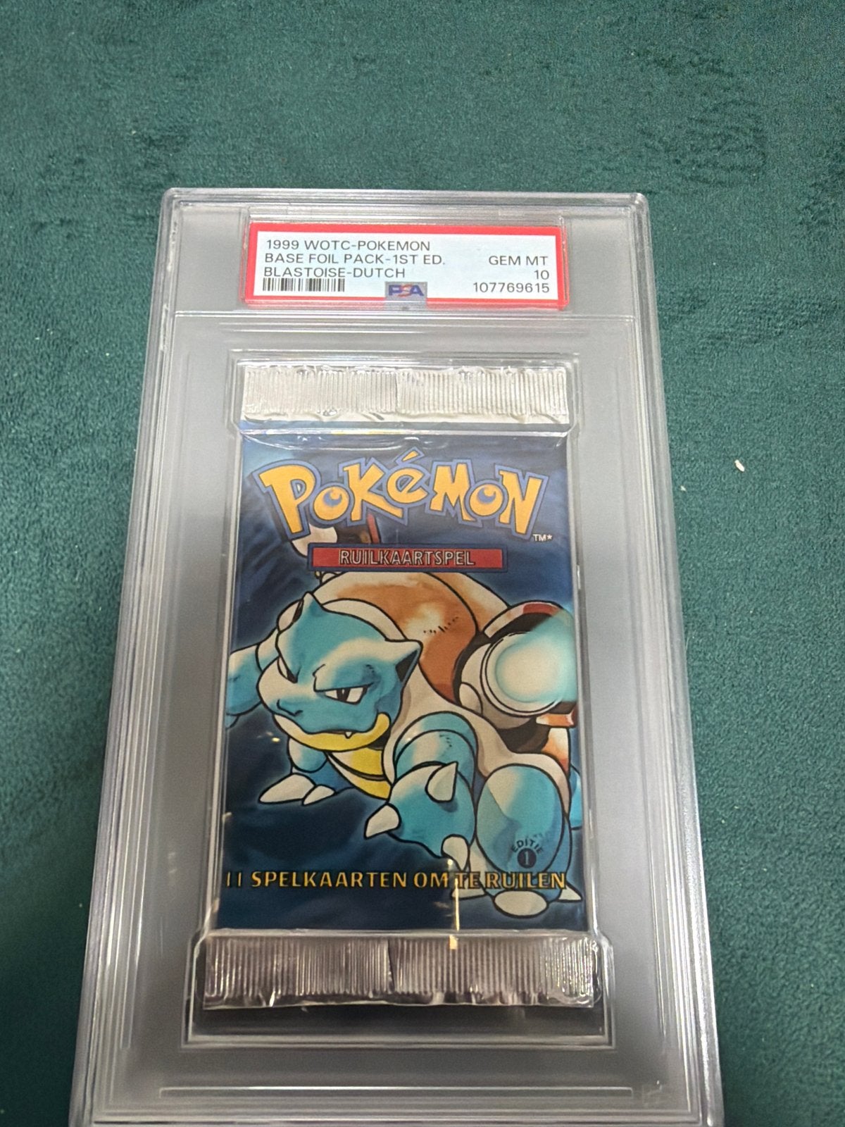 PSA 10 1999 WOTC Pokémon Base Foil Pack Blastoise Dutch, Hobby en Vrije tijd, Verzamelkaartspellen | Pokémon, Ophalen of Verzenden