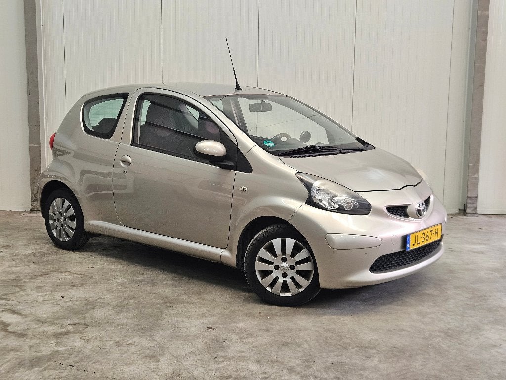 Toyota Aygo 1.0 12V Vvt-i 3DRS MMT 2008 Bruin, Auto's, Voorwielaandrijving, Zwart, Bruin, 4 stoelen