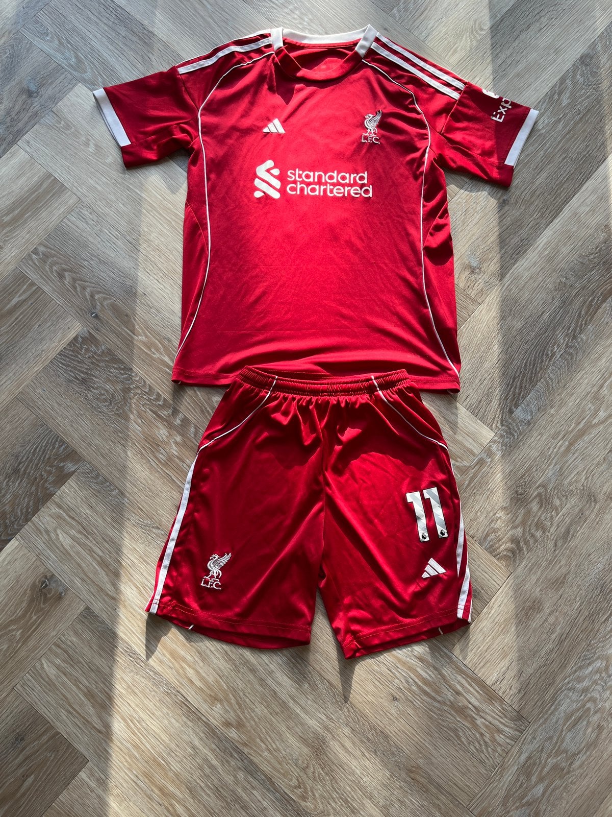 Liverpool tenue 25/26, Maat XS of kleiner, Ophalen of Verzenden, Zo goed als nieuw, Set