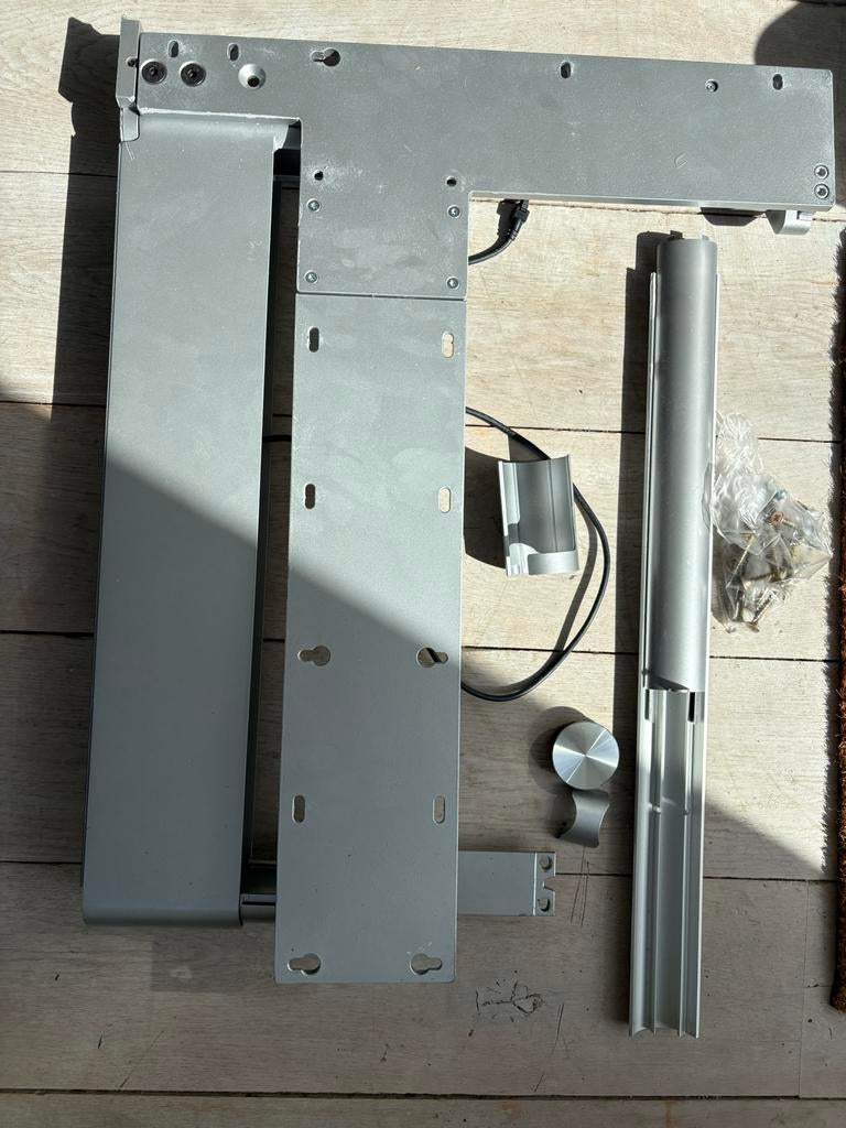 B&O BeoVision muurbeugel links scharnierend, Audio, Tv en Foto, Televisie-accessoires, Gebruikt, Ophalen