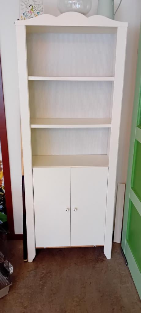 Witte boekenkast met deuren en planken, Huis en Inrichting, Kasten | Boekenkasten, Ophalen, 50 tot 100 cm, Modern, 150 tot 200 cm