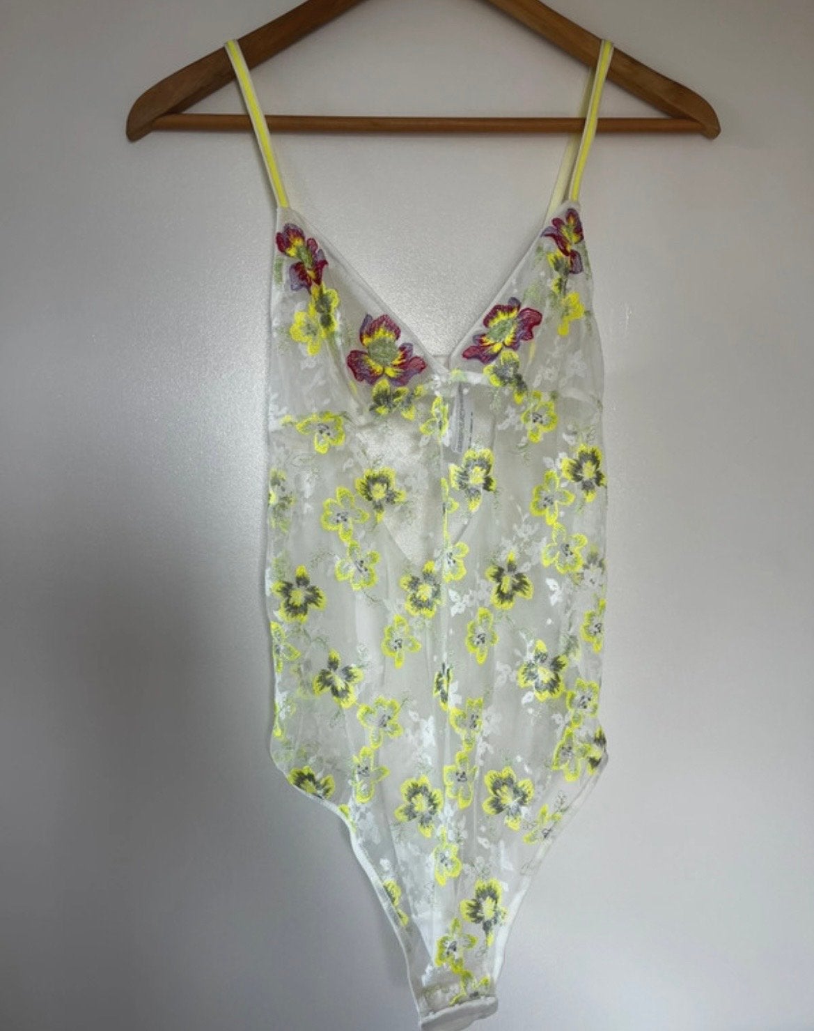Witte body met bloemenprint - Maat 75B, Ophalen of Verzenden, Wit, Body of Korset