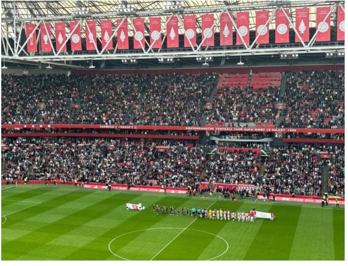 Ajax v Willem 2 kaarten naast elkaar vak 406 | 95 euro = 2, Tickets en Kaartjes