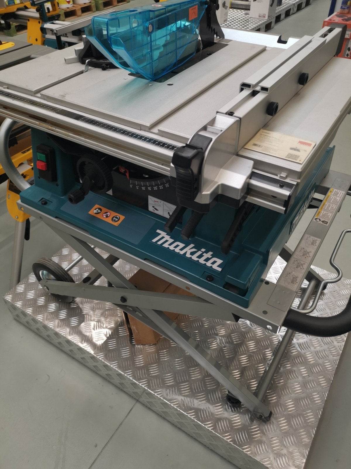 Foto 3 van Makita tafelzaag type 2704NX1
