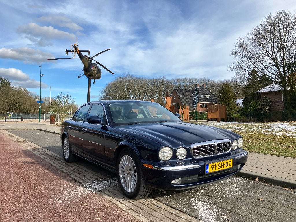 Jaguar XJ 4.2 2006 LPG met motorschade, 4200 cc, Blauw, Sedan, Ophalen