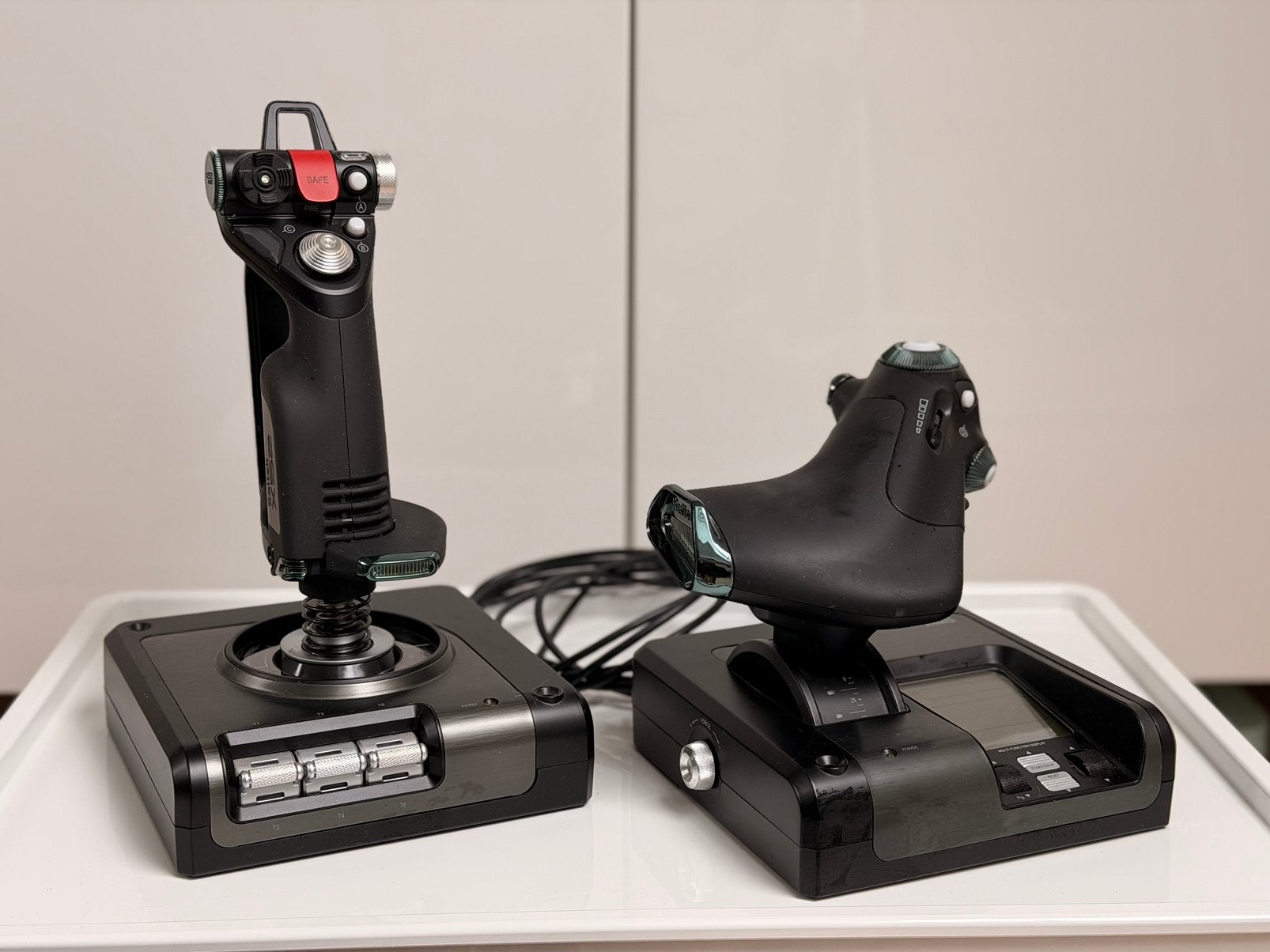 Logitech / Saitek X52 Pro HOTAS Flight Control System (PC), Ophalen of Verzenden, Zo goed als nieuw