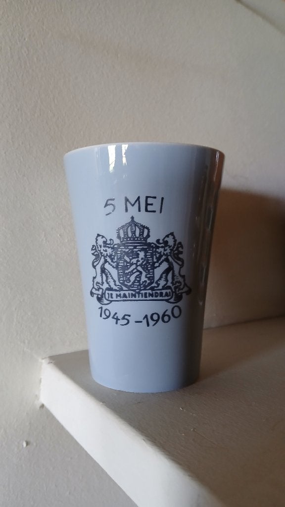 Beker / vaasje bevrijding 1945-1960, Ophalen
