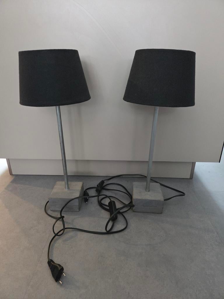 Tafellamp met houten voet en zwarte kap, 50 cm hoog, Huis en Inrichting, Lampen | Tafellampen, Ophalen of Verzenden, Gebruikt
