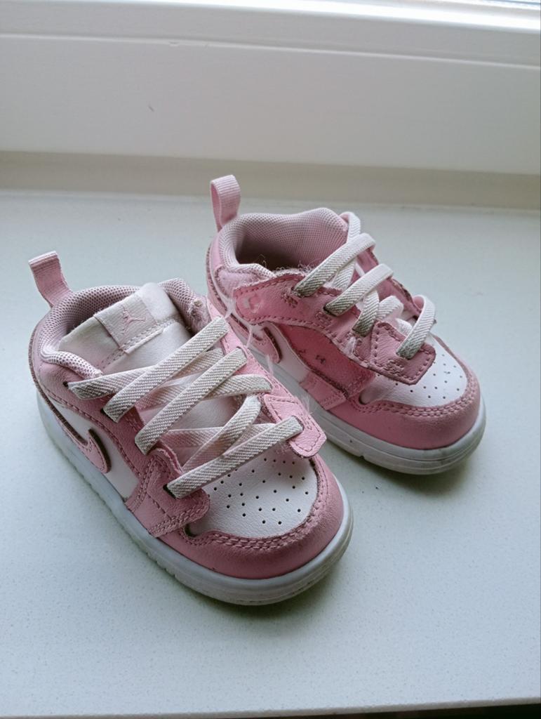 Roze Nike sneakers voor baby's - Maat 21, Ophalen of Verzenden, Gebruikt, Nike, Jongen of Meisje