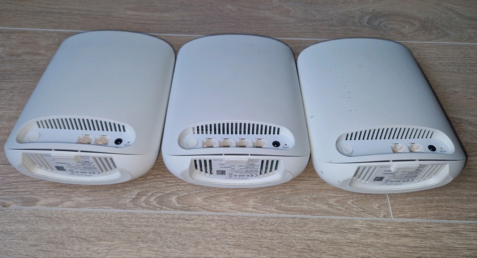 Netgear Orbi RBR350 Router + 2 Satellieten Mesh WiFi Systeem, Computers en Software, Routers en Modems, Verzenden, Zo goed als nieuw