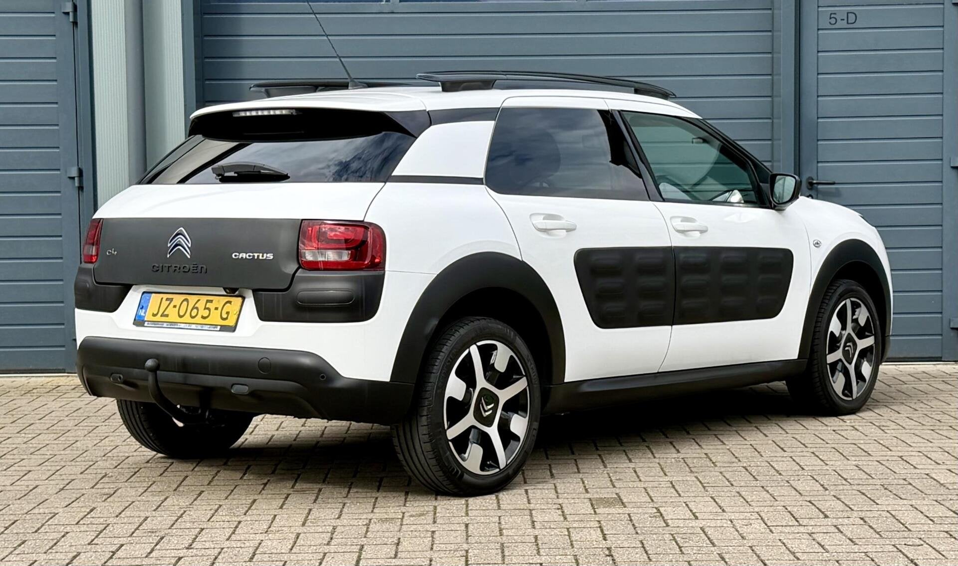 Citroen C4 Cactus 1.2 - 110pk Shine | Trekhaak | Rijklaar &, Auto's, Voorwielaandrijving, Stof, Gebruikt, 1199 cc