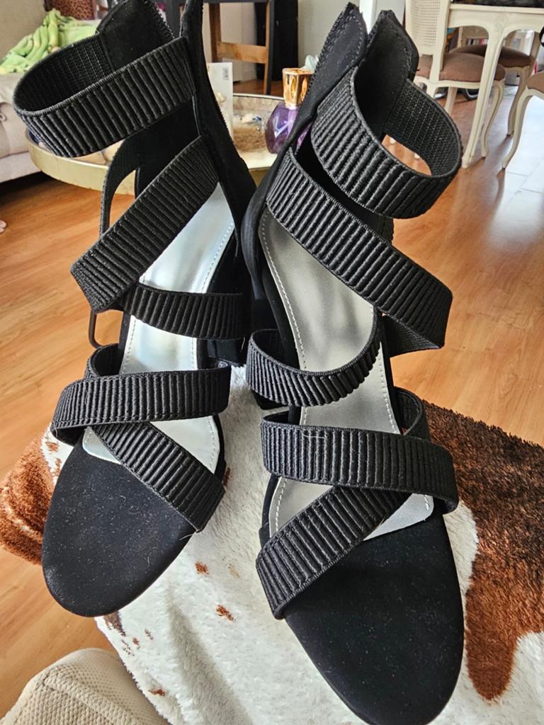 Elegante zwarte hakken, maat 33 - Nieuw!, Ophalen, Nieuw, Zwart, Pumps