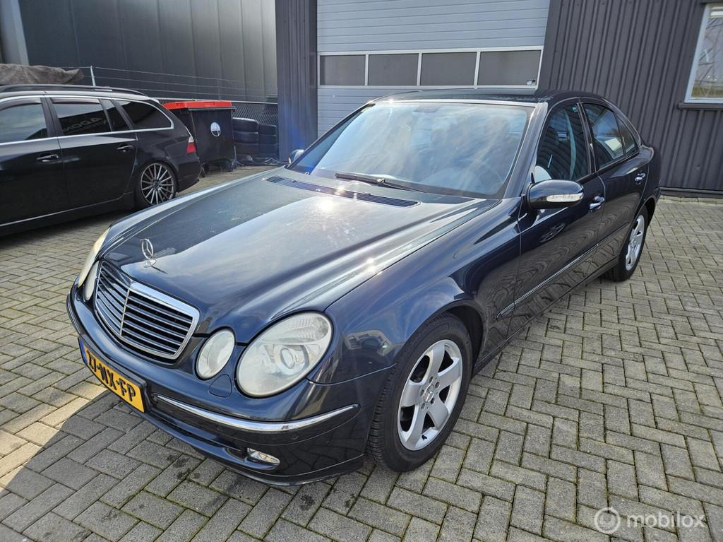 Mercedes E-klasse 200 K. Avantgarde AIRCO/CRUISE/NAVI APK 03, Auto's, Mercedes-Benz, Automaat, Achterwielaandrijving, Gebruikt