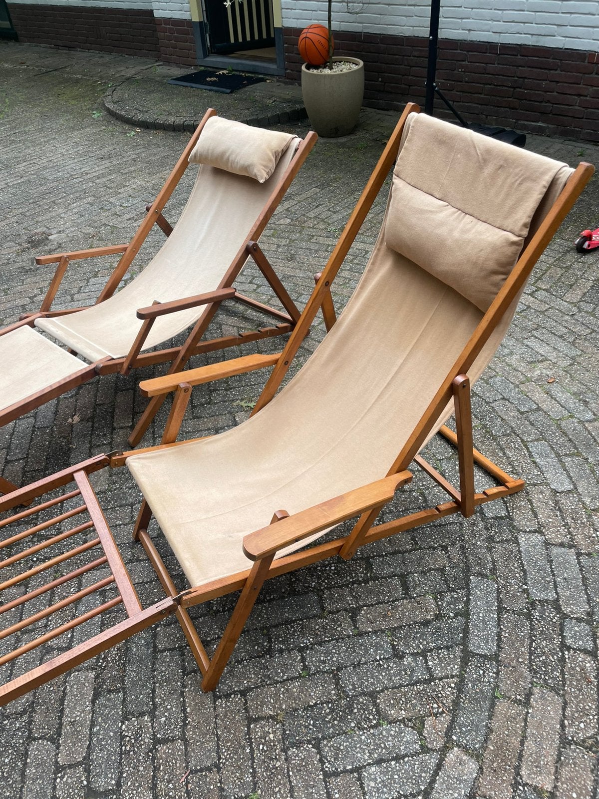 Twee houten ligstoelen retro stijl., Tuin en Terras, Ligbedden, Ophalen of Verzenden, Zo goed als nieuw, Hout