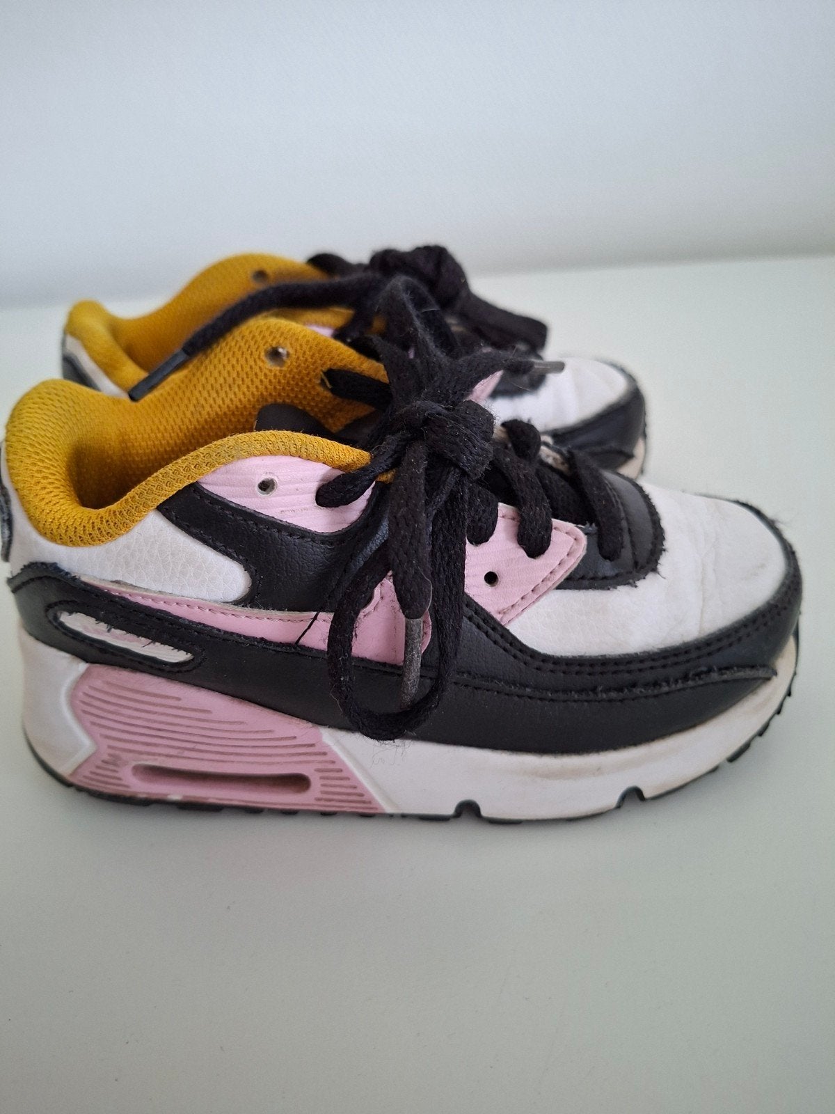 Nike Air Max 90 sneakers voor meisjes - maat 26, Kinderen en Baby's, Kinderkleding | Schoenen en Sokken, Gebruikt, Meisje, Sportschoenen