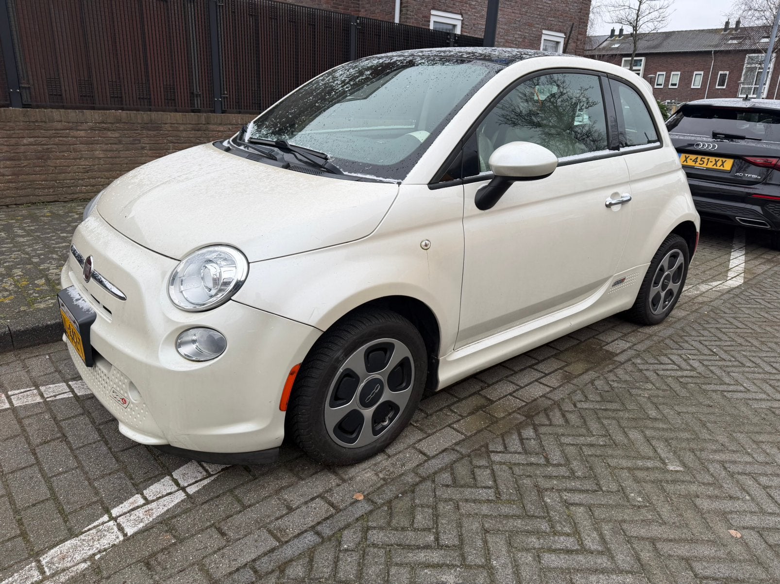 Fiat 500e Elektrische model 24kwh 59dkm 2016 laadt probleem, Auto diversen, Schadeauto's, Zwart, Stationwagon, Diesel, Ophalen