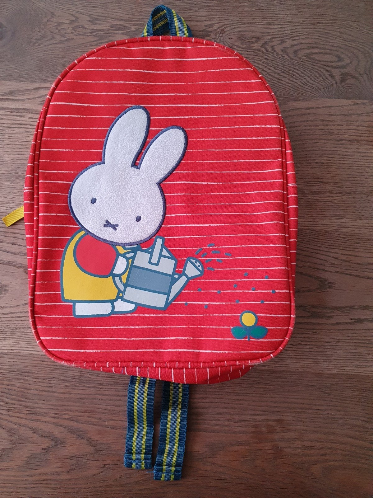 Nijntje rugzakje rood met geel en blauw, Ophalen, Minder dan 30 cm, Rugtas, Zo goed als nieuw