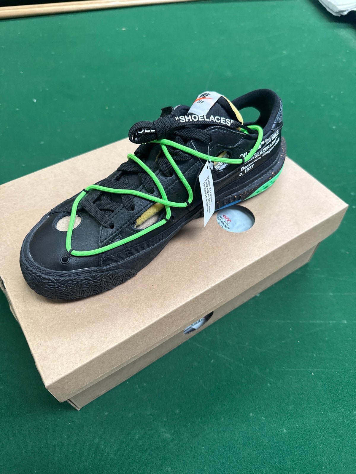 Nike Blazer Low Off-White Black Electro Green EU 44 Nieuw, Ophalen of Verzenden, Nieuw, Zwart, Sneakers of Gympen