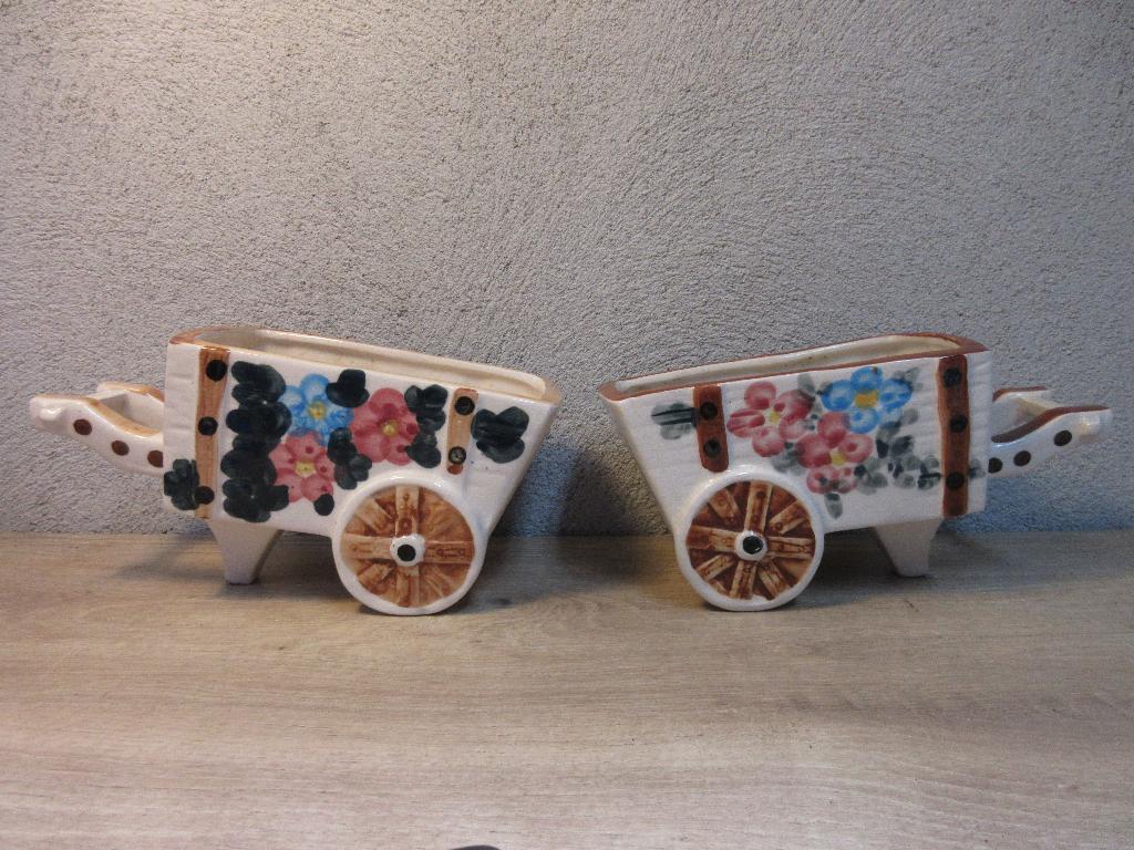 Set van 2 bloempotten kruiwagen met bloemen, Overige materialen, Gebruikt, Binnen, Ophalen of Verzenden