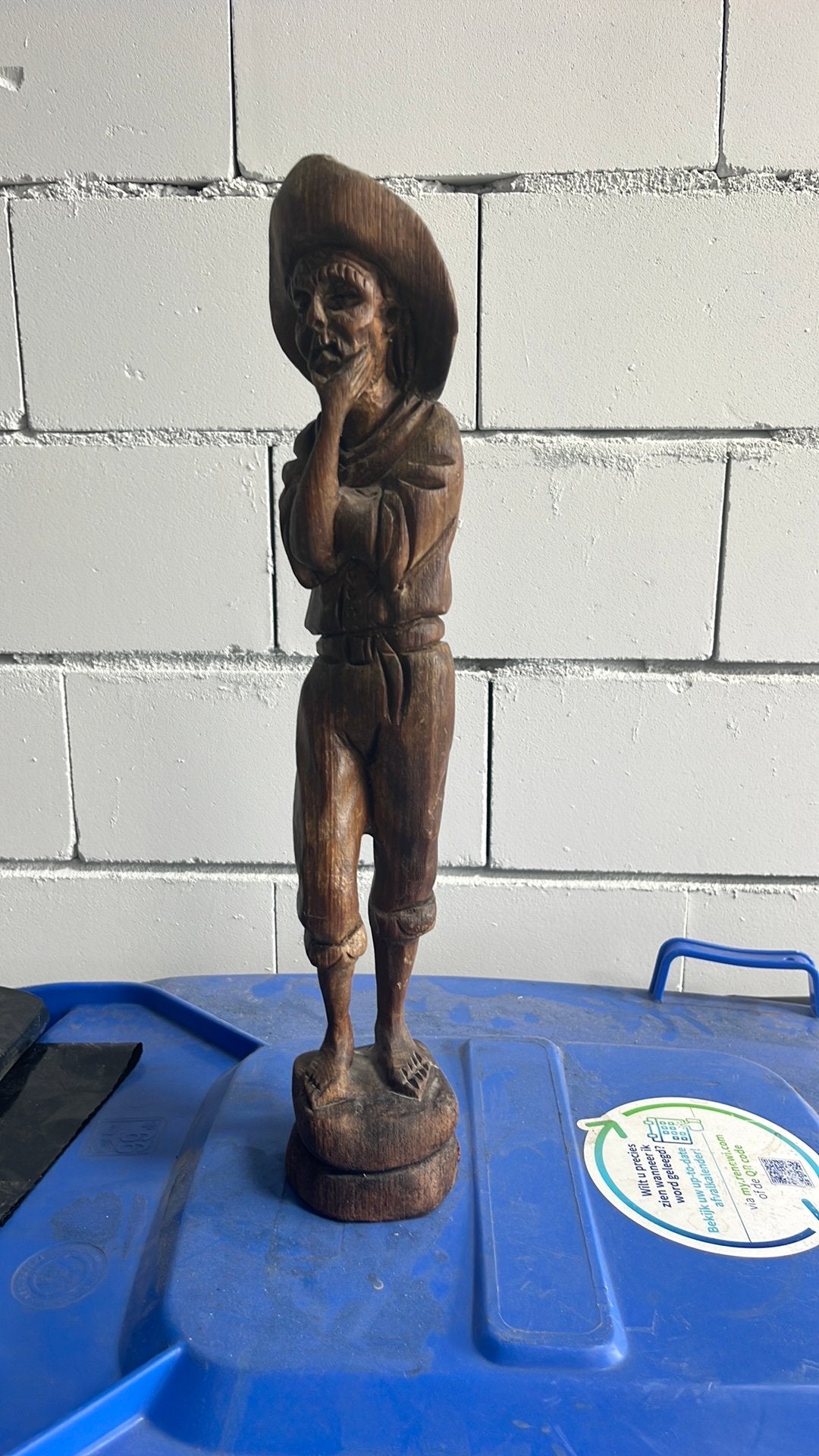 Vintage Houten Beeldje van Denker met Hoed, Ophalen of Verzenden, Handgemaakt, 20 - 50 cm, Beeld