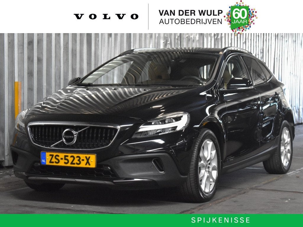 Volvo V40 Cross Country 1.5 T3 Polar+ Luxury, Auto's, 12 maanden, Euro 6, 4 cilinders, Zwart