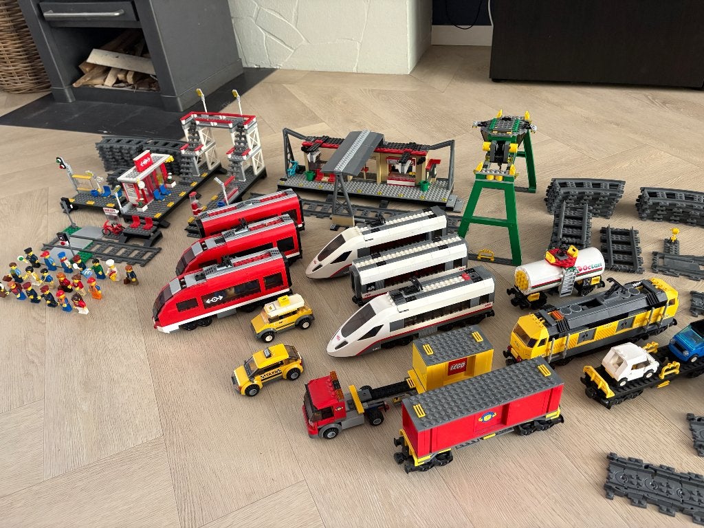 Treinen lego en stations 2x 7499,7937,7938,7939,60050,60051