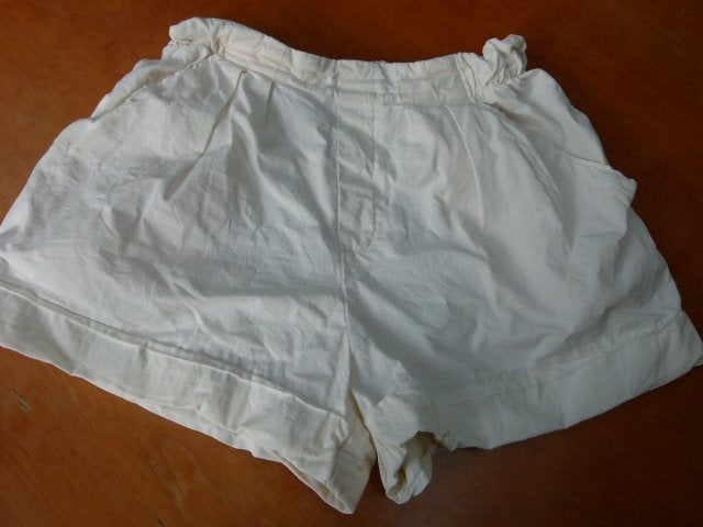 Creme witte korte broek maat M 38 Zara, Kleding | Dames, Maat 38/40 (M), Kort, Ophalen of Verzenden, Zo goed als nieuw