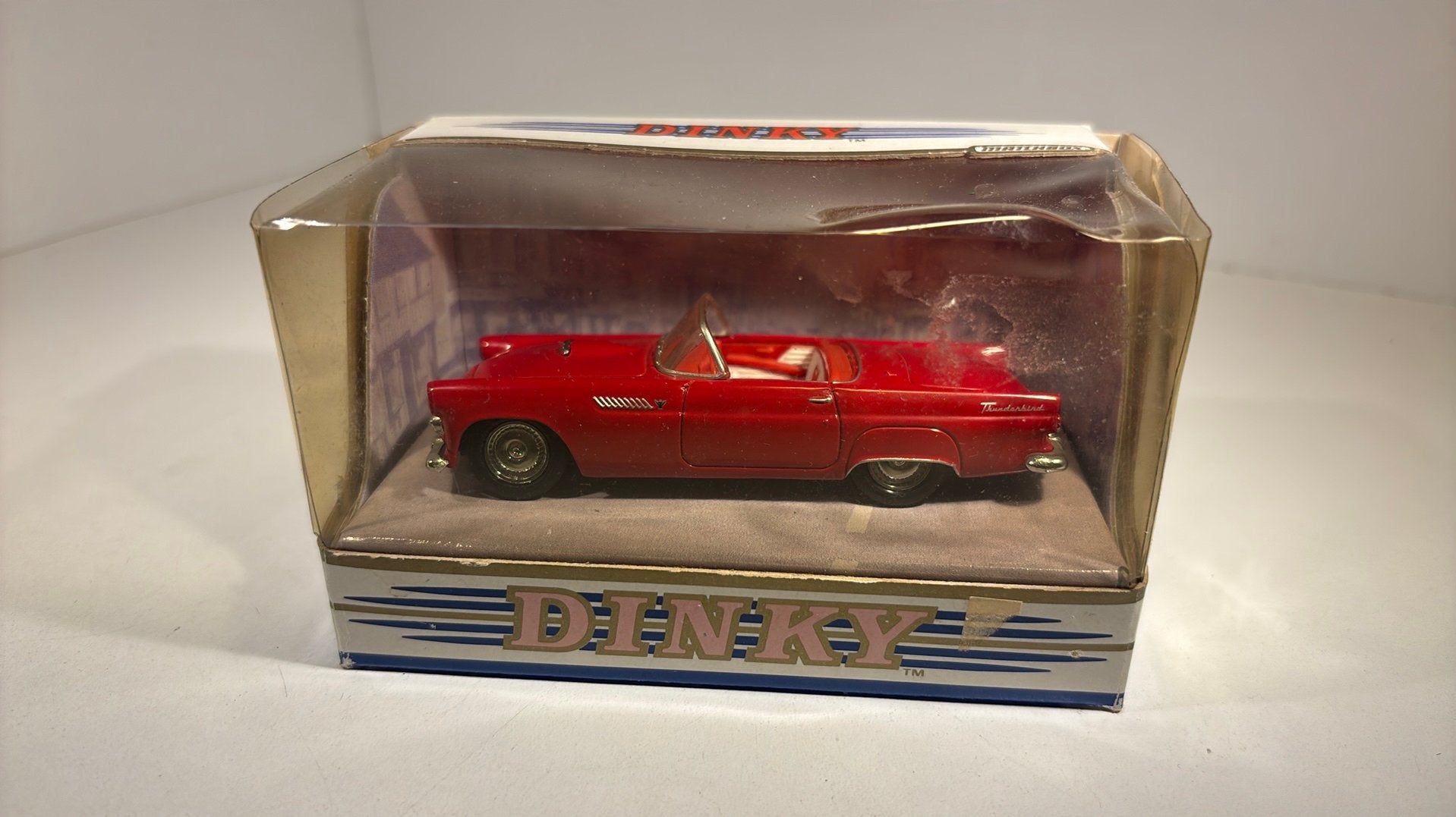 Ford thunderbird red 1955 dinky Matchbox 1.43, Auto, Ophalen of Verzenden, A, A